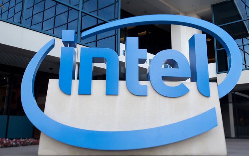 Intel in Talks with TSMC, Samsung to Outsource Chip Production
