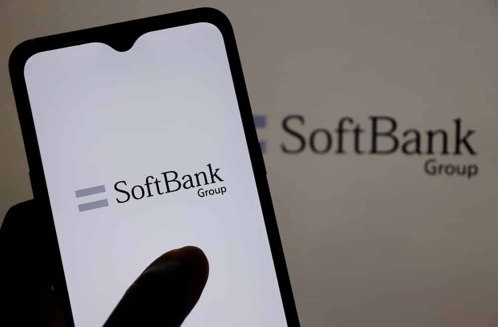 SoftBank Tumbles as China’s Regulators Advise Didi to Exit US Public Markets