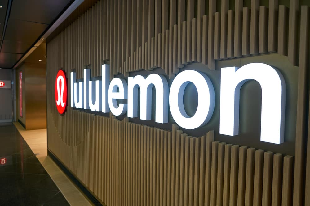 Lululemon Shares Fall as Company Guides Low-End Revenues in Q4 2021