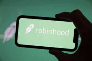 Robinhood Swings Into Q4 2021 Losses of $423 Million, Stock Falls