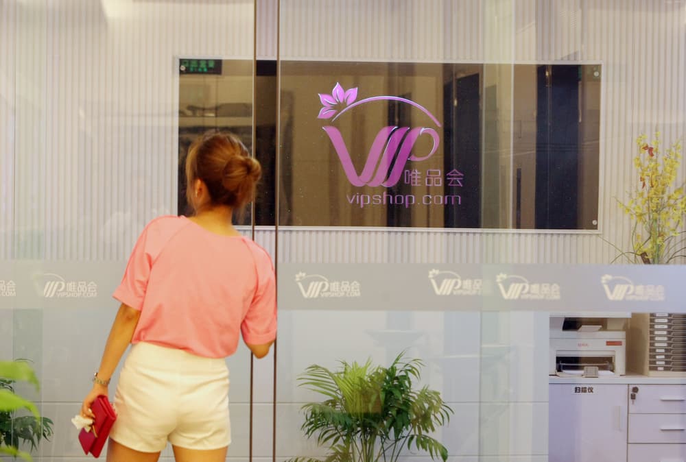 Vipshop Tanks 10% As Revenues, GMV in Q4 2021 Fall. Issues Lower Guidance