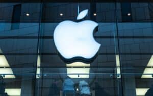 Apple to Make 20% Fewer iPhone SEs on Impacts of Ukraine War, Inflation