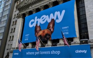Chewy Plunges 13% After Swinging Into $63.6M Net Loss in Q4 2021