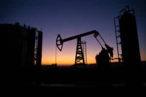 US Crude Stockpiles Plunged by 2.6M Barrels Last Week