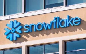 Snowflake Tanks Despite Robust Q2 2022 Earnings as Growth Outlook Fails to Excite