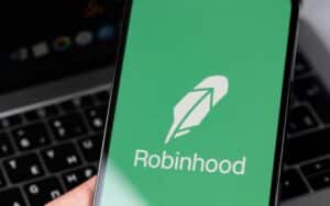 Robinhood Stock Falls 11% After Reporting Lower Revenues, Users