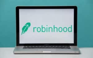 Robinhood Stock Falls 4% as Goldman Assigns a “Sell” Rating
