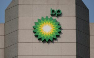 BP Shares Rise 5% After Boosting Buyback Amid Record Loss on Russian Exit
