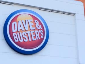 Dave & Buster’s Stock Rises 4% as Q1 2022 Revenue Hits a Record