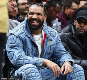 Drake And His Enormous Entourage Enjoy ‘$700K’ Melbourne Cuisine – As Rapper Shows Off The View From His Luxury Digs – Ny Breaking News