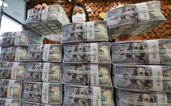 Korea’s foreign reserves hit 5-year low in Jan. amid weak won