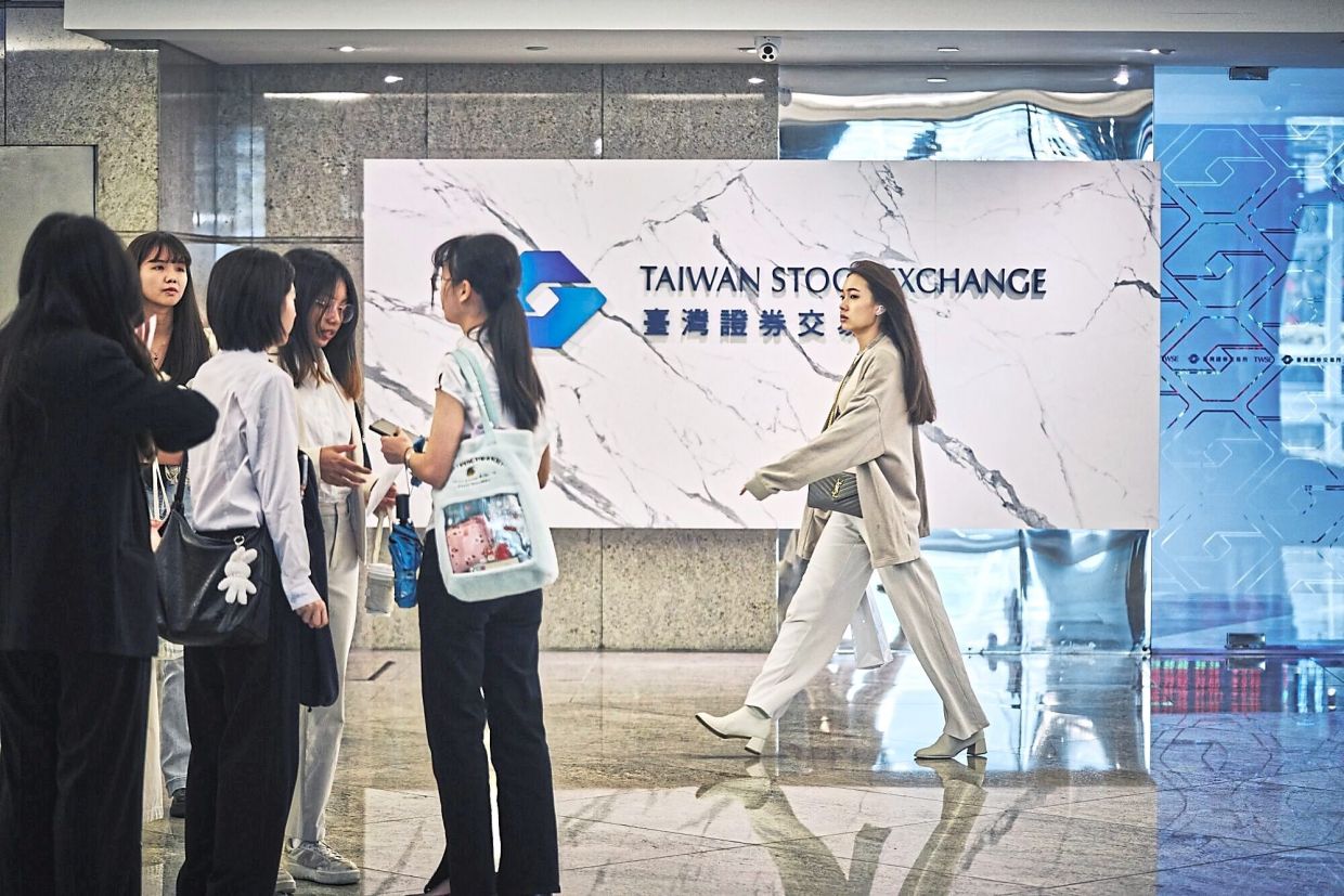 Investors zero in on  Asian currency bargains