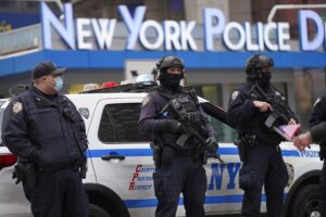 5 killed in tour bus crash in New York