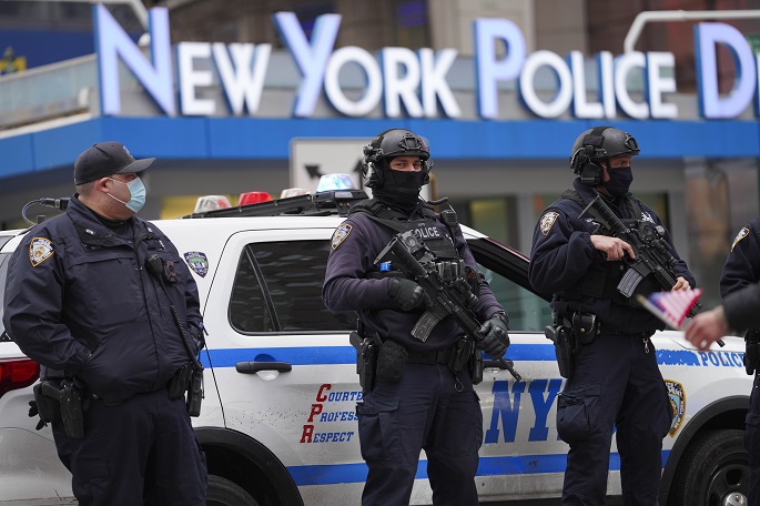 5 killed in tour bus crash in New York